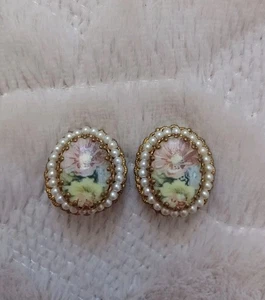 Vintage West Germany Pearl Flower Clip On Earrings Floral Porcelain Grandmacore - Picture 1 of 8