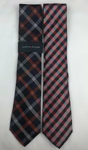 Nuevo con etiquetas Paquete de 2 corbatas a cuadros azul marino/naranja y azul marino/rojo a cuadros Tommy Hilfiger. NB3 - Imagen 1 de 6