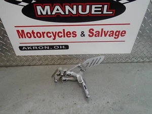 2007 06-07 SUZUKI GSXR 600 750 OEM LEFT FRONT FOOTPEG BRACKET ASSY - Picture 1 of 5