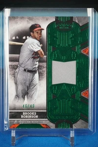 2025 Topps Tier One - Legend Relics Brooks Robinson #T1LR-BRO GREEN Foil /49 - Foto 1 di 2