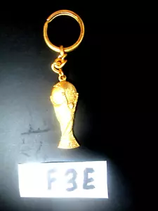CALCIO NAZIONALE MONDIALI GADGE ITALIA 90 PORTACHIAVI CON COPPA RIMET (F3E) - Foto 1 di 1