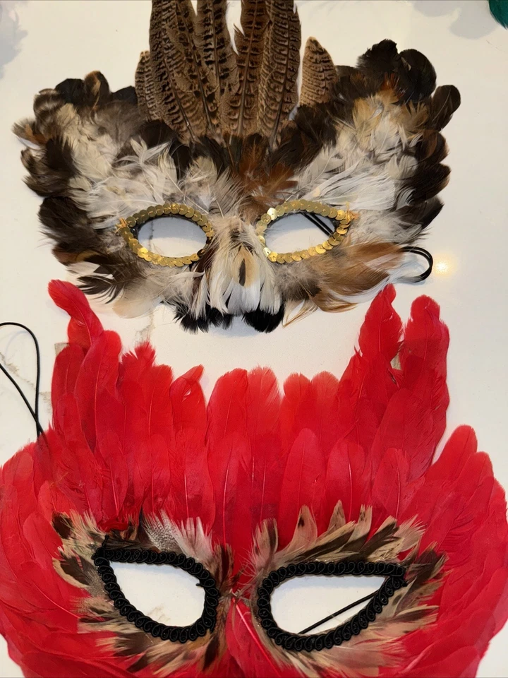 Lot of 2 Mardi Gras Masquerade Eye Masks Halloween Costume Black Red Feathers - Imagem 1 de 1