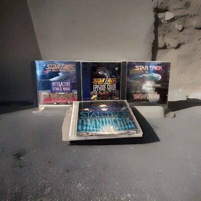 Star Trek PC/Mac Lot Interactive Manual/Omnipedia/Episode Guide/Starship Creator - Image 1 of 4