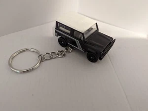 Land Rover Ninety Keychain Keyring Back With Strips And White Toppe Brand New - Picture 1 of 2