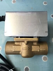 (ZV1/2) Actuador de válvula de zona motorizada de compresión hembra de 2 puertos 1/2 BSP - Imagen 1 de 3