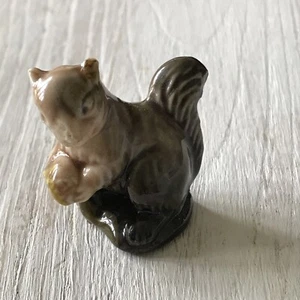 Wade Whimsie Squirrel Tiny Ornament Ceramic Cute Retro Vintage - Picture 1 of 3