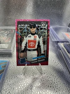 2024 Panini Donruss NASCAR - Rated Rookie Connor Mosack #98 Optic Pink Velocity - Picture 1 of 3