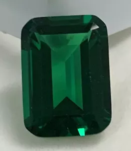 SPLENDIDO TAGLIO SMERALDO 14x10 MM. NANOCRISTALLO VERDE SMERALDO CREATO DA LABORATORIO ZAMBIA - Foto 1 di 5