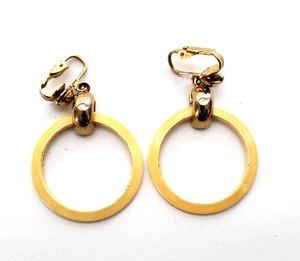 Vintage Earrings Small Clip-on Laguna Yellow Circle In Gold Tone Wrap Dangle 2" - Picture 1 of 5
