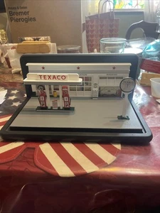 FRANKLIN MINT ROADSIDE MEMORIES "SERVICE WITH A SMILE" 1:43 DIORAMA TEXACO Chevy - Picture 1 of 14