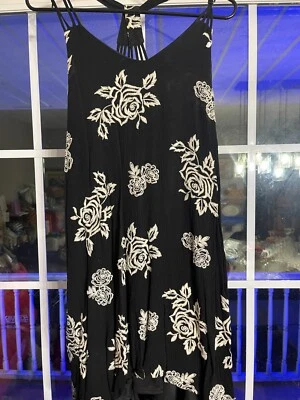 My Michelle Solero Negro con Flores Blancas Talla L Foto 1 de 2