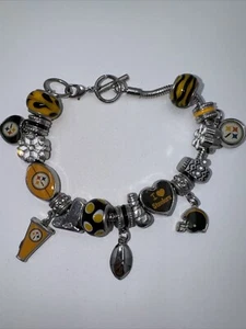 Pittsburgh Steelers CHARM BRACELET WINTER Theme Football FAN - Picture 1 of 6