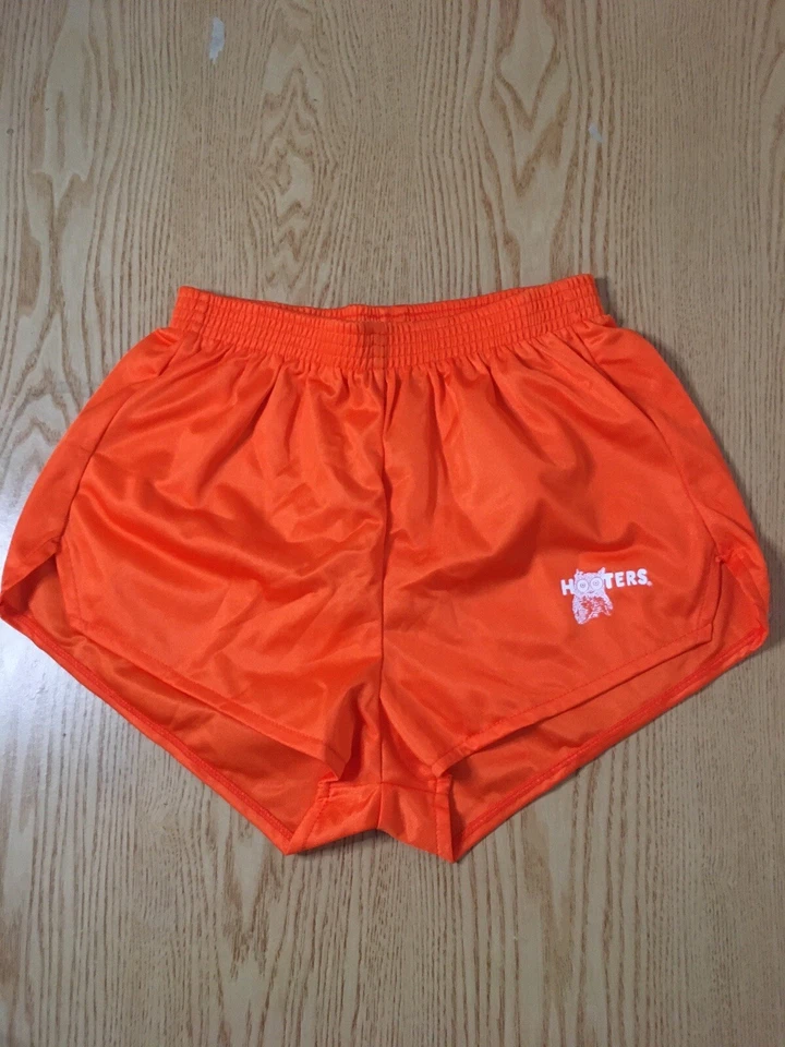 Novo Shorts Feminino Hooters Menina Vintage Raro Uniforme Sexy/Laranja Sedoso Tamanho XXXS - Imagem 1 de 4