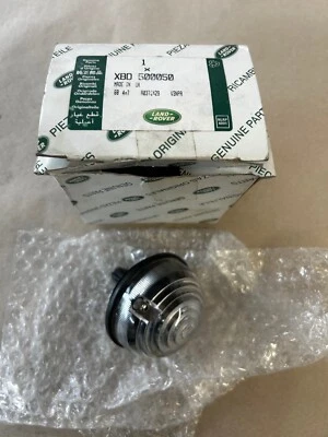 Genuine Land Rover Defender Front Side Light Lamp ('94 on) - LR048189- XBD500050 - Image 1 of 2