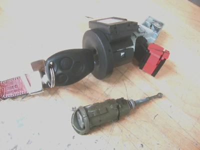 Renault Clio 2006 interruptor de encendido llave de cañón y cerradura puerta de pasajero Foto 1 de 2