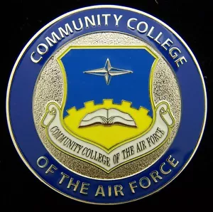 Moneda de desafío de posgrado CCAF del Colegio Comunitario de la Fuerza Aérea - Imagen 1 de 2
