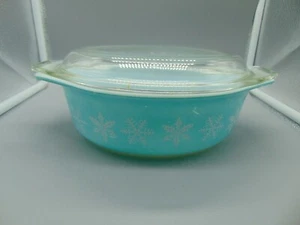 Pyrex Snowflake Blue Oval 1.5 Qt. Covered Casserole 043 Lid Chipped - Picture 1 of 3
