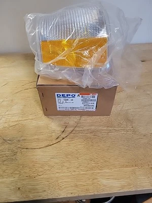 ¡Nuevo! Faro derecho Volvo 850 bombilla única Depo 373 1509R EE. UU. nuevo en caja Foto 1 de 3