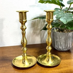 "Par de candelabros de latón Japón 7"" platillo de pátina candelabro cónico soporte para candelabros" - Imagen 1 de 8