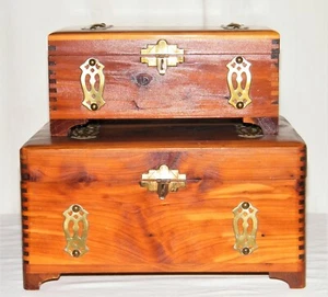 Vtg Lot (2) Graduated DOVETAILED CEDAR WOOD BOXES~BRASS ACCENTS Footed~Jewelry - Picture 1 of 12