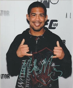 Mark Munoz Signed UFC 8x10 Photo - Picture 1 of 1