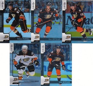 17/18  O-Pee-Chee Black Rainbow Foil #260 Corey Perry Ducks /100