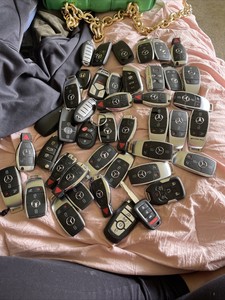 lot of 43 Mercedes And Various Key Fobs