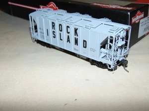 INTERMOUNTAIN HO 48682-08 ROCK ISLAND 1958 CF 2 BAY COVERED HOPPER + BOX - Picture 1 of 2