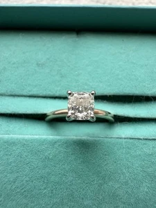Solitaire 18k Gold Engagement Size 6 Ring- 1 Ct Diamond - VVS2, I. GIA Certified - Picture 1 of 8