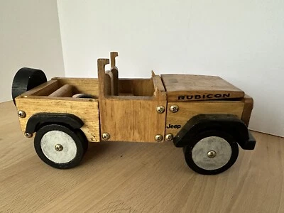 Jeep Wrangler Rubicon 2006 Planet Toys hecho a mano camión de madera juguete reparación leer Foto 1 de 4