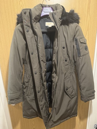 Giacca isolata in piuma ibrida marrone Michael Kors XS con cappuccio in pelliccia finta