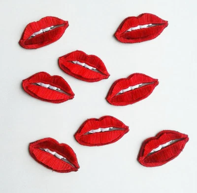 Parche bordado hecho a mano Hot Labios con lengua dientes blancos Foto 1 de 4