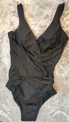 Miraclesuit One Piece Swimsuit Tummy Control Crossover Mesh Black Sz 8 Beach - Image 1 of 4