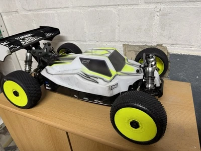 RC Profi Rennwagen 1:8 - Bild 1 von 4
