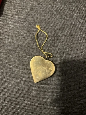 Adorno colgante corazón latón macizo vintage Foto 1 de 3