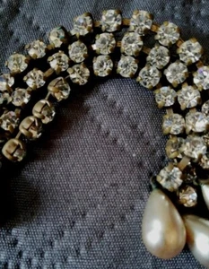 Spilla Donna Bigiotteria Vintage con perle e Brillantini. - Foto 1 di 4