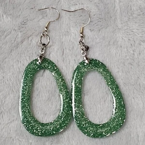18K White Gold Plated Oval Earrings Green Glitter Acrylic Dangle Drop - Picture 1 of 8