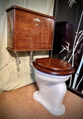 Inodoro antiguo montado en la pared de principios de 1900 restaurado Foto 1 de 4