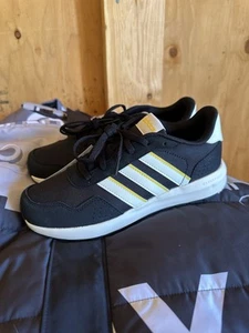 Adidas Run 60’s J Size 4.5 - Picture 1 of 5