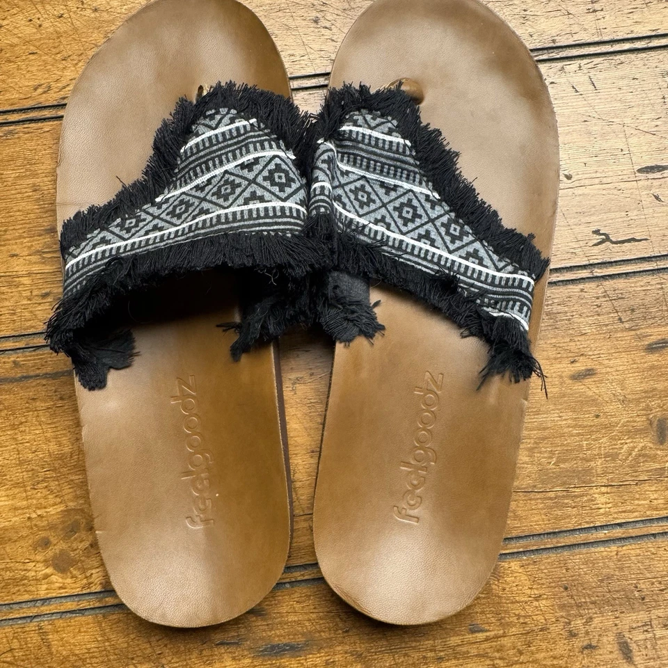 Chanclas Feelgoodz Zensole Western Boho blancas y negras para mujer talla 7/8 Foto 1 de 3