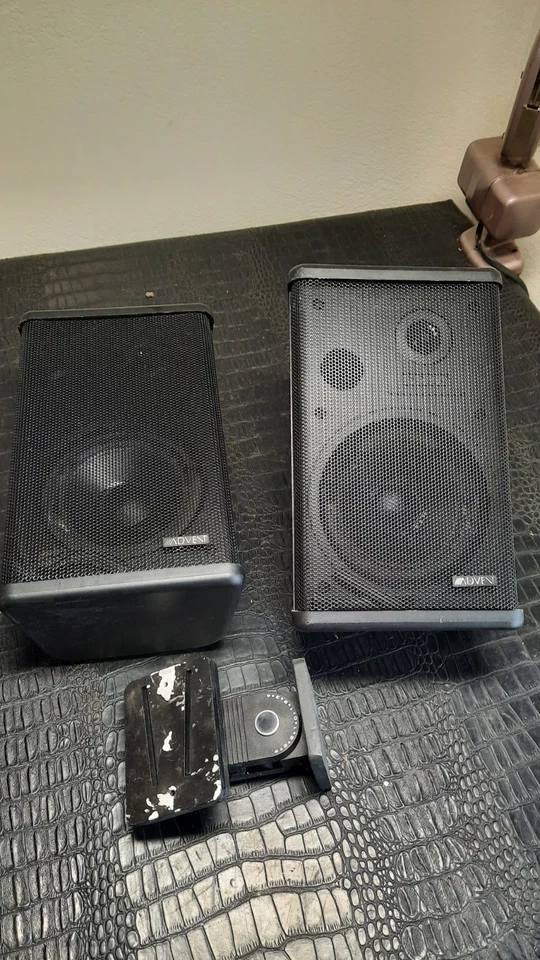 Vintage Advent Mini Bookshelf Speakers - Great Condition, Needs Refoam (Work) - Image 1 of 4