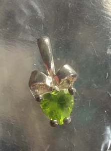 Avon Pendant Dainty August Birthstone Simulated Peridot Sterling Silver - Picture 1 of 8