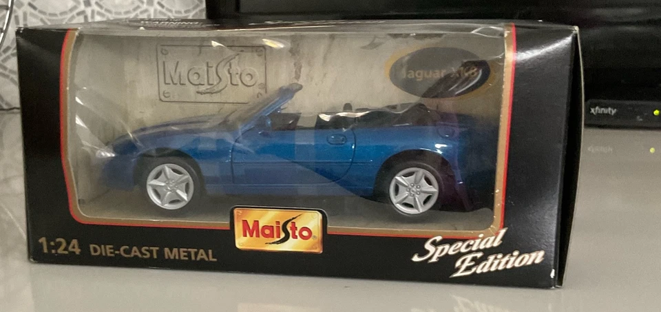 Coche Diecast MAISTO JAGUAR XK8 Escala 1:24 Nuevo En Caja Edición Especial 31936 Foto 1 de 1