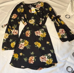 JUNE & HUDSON Medium FLORAL LONG SLEEVE LINED CINCH WAIST DRESS, BEAUTIFUL, NWT - Picture 1 of 13