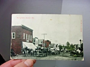 Main Street Rosholt Wi antike Postkarte Innenstadt Straßenansicht Pferd & Kutsche - Bild 1 von 5