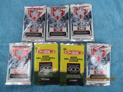7 2005 football packs 5 leaf/ 2 topps/ aaron rodgers rookie packs - Image 1 of 3