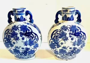 NUOVO 2x Vaso Bocciolo Fiaschetta Luna Tonda Floreale Blu e Bianco con Manici Alto 11" - Foto 1 di 10