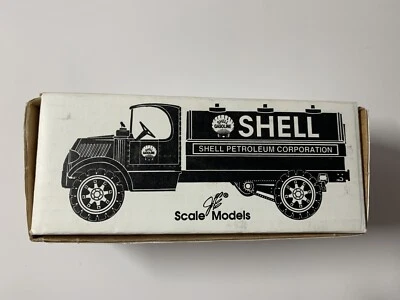 Joseph L. Ertl DIECAST METAL 1935 MACK TANKER BANK Foto 1 de 4