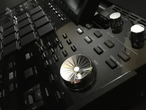 AKAI MPC 2500 CARLOBRONSON CUSTOM - Picture 1 of 8
