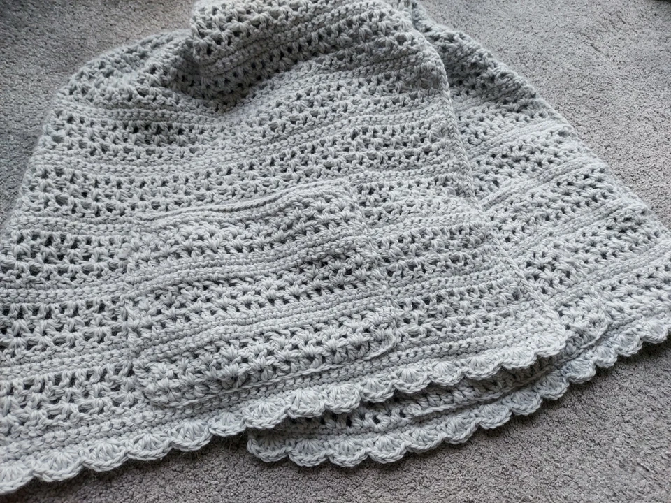 Ladies crochet pattern Timeless pocket shawl / scarf - Image 1 of 1